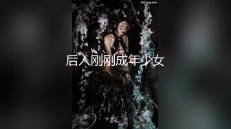 白嫩女神无毛嫩穴，道具疯狂抽插淫水流出，呻吟给力