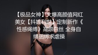 很阳光的女同事，，身材也好 肉肉的，尾随她上厕所拍下了那令人羡慕的洞口！