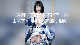 冒死爬墙偷窥对面楼的美女洗澡刮毛