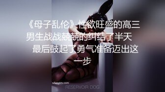  约了个低胸黑裙女神到酒店 这风情很撩人啊，大长腿高挑迷人 舔吸奶子抠逼逼挑逗