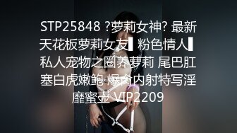 每次在上边、老婆都是小心翼翼的，轻轻地把牛子坐，生怕撑爆了子宫外壁，叫骚好舒服的床声！