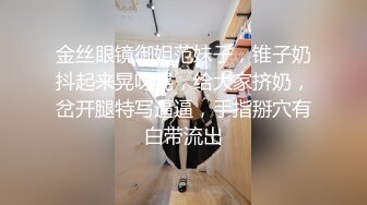 新疆风情阿姨，打电话的时候从后面提枪猛操。久经沙场阿姨：站那好尴尬，我刚吃饭待会出去工作，昨天装一车没装完。电话那头都没发现在做爱！