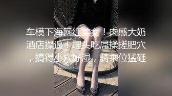 性感短发妹子瑶瑶自己玩还不够，只好寻炮友来解渴