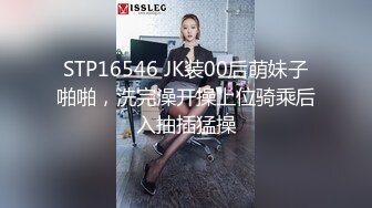 长途大巴到饭店吃饭来了一群憋了很久的美女少妇来嘘嘘