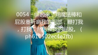 《鑫仔探花》丰满美臀小少妇，摸摸屁股扣骚穴，按头深喉口交，扶着大白屁股爆操，双腿肩上扛抽插