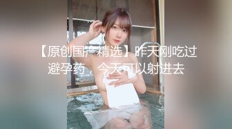 《极品CP魔手外购》色胆包天坑神潜入某公司女厕独占坑位隔板缝中实拍超多美女小姐姐方便，脸逼同步前后拍太顶了 (5)