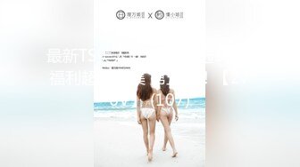 看到这样玩奶的女人鸡儿硬了吗？