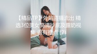 红唇眼镜颜值女神性感睡衣道具自慰，撩起衣服露柔软奶子，翘起屁股扭动，M腿椅子上震动棒摩擦阴蒂