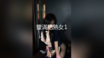  颜值很高的人妻少妇，黑丝高跟诱惑跟小哥激情啪啪大秀直播，交大鸡巴的样子好骚