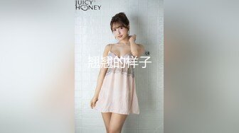 小虎牙清纯甜美学生萌妹，撩起衣服揉捏贫乳，掰开粉嫩小穴道具插入，双指猛扣一脸享受，今天好敏感，没搞几下大量喷水