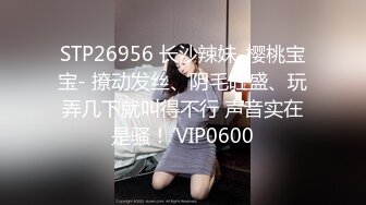  新婚娇妻少妇新婚白皙性感蜂腰蜜桃臀少妇，给老公戴绿帽 为了刺激约啪老同学