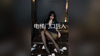 乖巧妹子尿尿回来发现教室门上锁了焦急的直跺脚超刺激