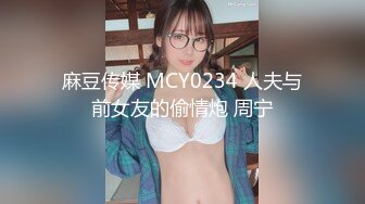 KTV女厕蹲守偷拍 肉丝长发美女❤️肥唇被磨得发白发亮