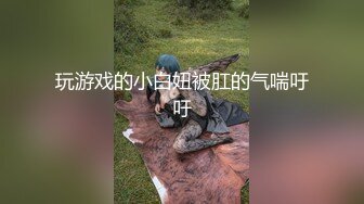 学妹的嫩嫩肉体真湿润啊穿着性感睡裙往上一扒就揉捏翘臀逼逼，跪爬着承受鸡巴抽送