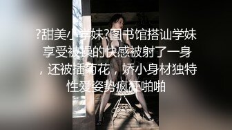 洋老头嫖妓销魂的轻吻小姐的美腿和逼逼看模样貌似个专家