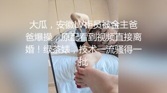 后操大圆屁股黑丝美女的骚穴