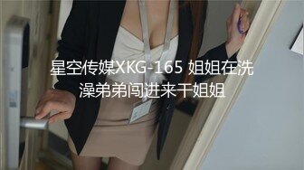 家里的骚人妻露脸在狼友的指挥下慢慢脱光展示裸体瑜伽，互动撩骚揉奶玩逼给狼友看特写，精彩又刺激不要错过