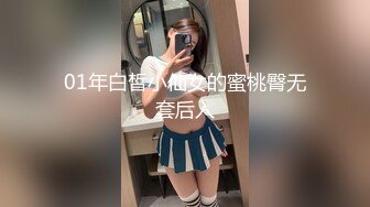  肤白貌美极品小妞露脸浴室洗白白诱惑狼友，到床上揉奶玩逼给狼友看特写