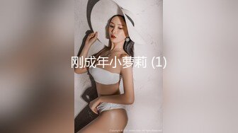 ⚫️⚫️推特上一对开放夫妻，韵味露脸骚妻【黄小桃】喜欢真空露点外出，最屌的是还带着儿子，简直无底线