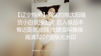 温文尔雅的风骚小少妇，自己草自己的两根手指，揉奶玩逼按摩棒自慰