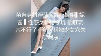 小伙约操性感牛仔裤外围小姐姐，付完款主动求抱一脸骚样，换上护士情趣装，深喉大屌口活很棒，骑乘后入激情爆操