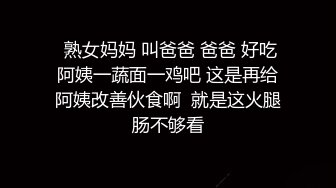 【新片速遞】  颜值身材都很不错的球衣小妹穿上性感的黑丝跟大哥激情啪啪，撸着大哥的鸡巴让大哥抠逼玩弄，无套抽插内射