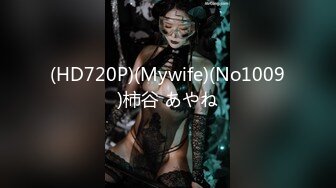  爆乳ViVi桌底為雇主交邊講電話邊吃肉棒