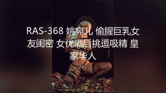 清纯极品小女友，出租屋操小骚逼，较小身材，跪着大屌插嘴，口活很棒舔蛋吸吮，骑乘位爆插，后入猛怼