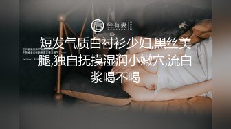   JK装一头金发眼镜妹！外表清纯被炮友狂草！蹲在地上深喉，骑乘位白嫩奶子直晃，后入爆插很享受