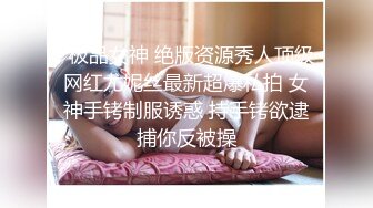 气质眼镜女孩自嗨兴奋挑战俩老黑玩起重口味性爱粗长黑屌插入菊花阴道双插就是狠