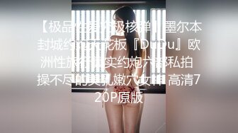  眼镜美眉 撅着屁屁被女友后入猛怼 操的眼镜都快掉了 撸射嘴巴起来鸡鸡 表情诱惑