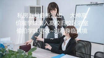 【12月新品福利①】，超强绿帽夫妻【Nina小蜜桃】线下邀单男3P4P换妻大乱交，王八男坐旁边观战