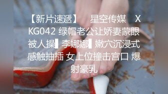 白嫩丰满女友在沙发上看书黑丝肥臀丰满诱人_把鸡巴伸到女友面前她一口含住吞吐