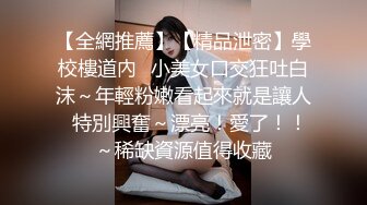 极品尤物美女小姐姐，一对美乳又大又挺，来大姨妈，小露骚穴挺粉嫩，掰开给你看