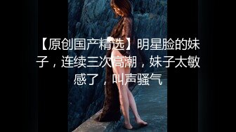 丝袜高跟露脸无毛白虎逼美女的诱惑，跟狼友互动撩骚，掰开骚穴特写展示，揉奶玩逼自己抠，浪叫呻吟精彩刺激