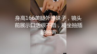 拿着跟干干巴巴的黄瓜玩弄自己的无毛逼