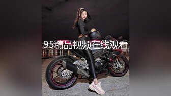 八月最新魔手外购 精品厕拍高级夜总会女厕偷拍 各种打扮的年轻靓妹两个性感蜜桃臀