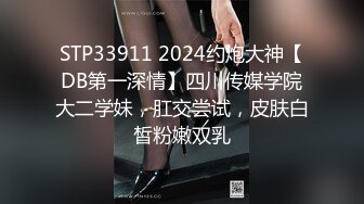 长屌男高价网约2位极品性感的高颜值大奶美女啪啪，腿长屁股翘，抱着美臀狠狠后插，高潮时销魂淫叫!