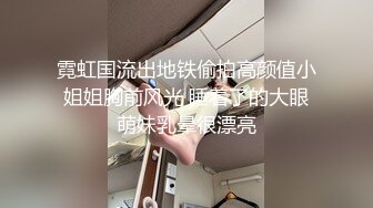 苗条贫乳小美女，把嘴当成小穴狂怼