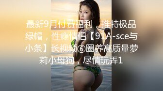 牛仔裤小背心，很会玩诱惑极品女神，难得露脸细长美腿，脱下丁字裤露多毛肥穴