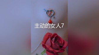 【新片速遞】 厕拍大神晓月潜入路边饭店女厕偷放设备后拍❤️女食客尿尿妹子的纸用完了脱下内裤擦屁股