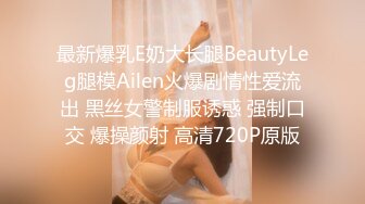   清纯卡哇伊18萝莉嫩妹  白色小吊带  厕所怼着小穴特写尿尿  给小男友口交