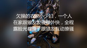 《极品CP魔手外购》美女如云餐饮店大神躲藏女厕逼脸同框偸拍数位小姐姐方便，被一个美女发现翻车了还好没有推门吓尿了 (4)