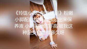 【新速片遞】  表妹来家里小住藏个摄像头偷窥她洗澡❤️身材还不错白白嫩嫩的