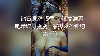 抄底跟小男友逛街的漂亮美眉