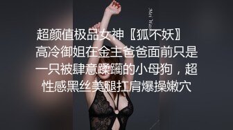 新人下海两个00后嫩妹！学生制服黑丝袜！自摸小穴水好多，掰开近距离特写，炮友加入手指扣逼