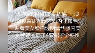 妹子就这么趴在镜头面前被男的后插