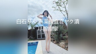  两女一男小少妇户外野战路边交后入，搞一会来人回车上，手指扣逼掰穴特写