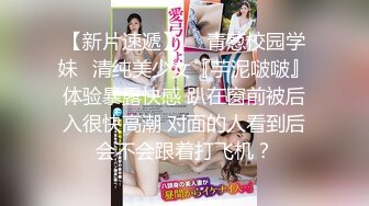 ❤️❤️最新3月VIP福利，推特极品长腿苗条烧婊子【橙子】私拍，丝袜塞逼肛塞夹着假阳具公共场合露出边走边紫薇，骚话连天